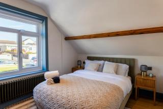 Detached with Sea views, Private Parking & Balcony - 6