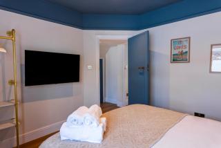 Detached with Sea views, Private Parking & Balcony - 5