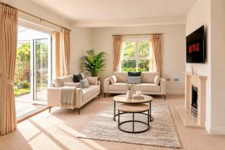 Modern Swanage Retreat - Sleeps 7 - Free Parking - 8