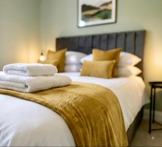 Modern Swanage Retreat - Sleeps 7 - Free Parking - 2