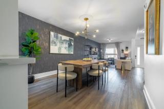 Chic Ossington Escape 3BR w Patio in Downtown - 1