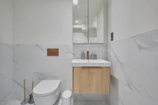 Premium 1-Bedroom Apartment Central Leeds - 4