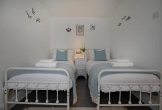 High Street Retreat - 3
