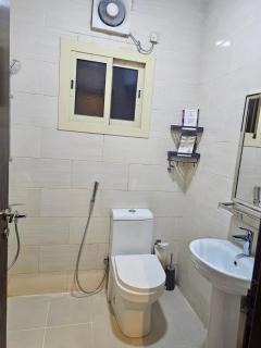 Modern 1-Bedroom Apartment in Batha Quraish - 4