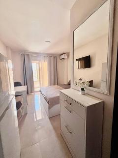 Cosy studio apartment with FREE beach access - 3