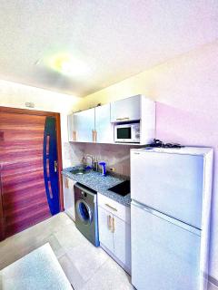 Cosy studio apartment with FREE beach access - 1
