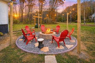 THE ULTIMATE SMOKY MOUNTAIN ESCAPE! Game Room, Theater, Hot Tub, Fire Pit & the Ultimate in Luxury Living - Close to All Major Top Attractions - 0