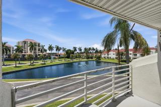 Waterfront Views & Private Balcony Pool & Spa - 7