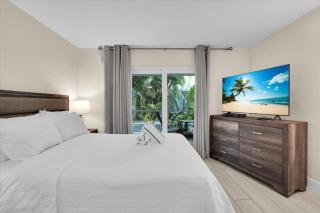 Step from the Beach.Renovated ground Floor unit 63 - 8