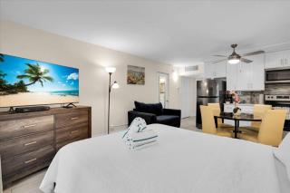 Step from the Beach.Renovated ground Floor unit 63 - 6