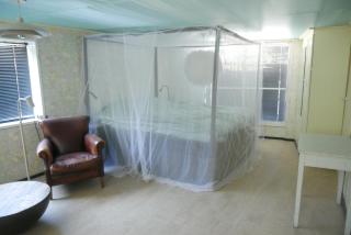 Hoeve Zorglust, luxe chalet voor vier personen met twee slaapkamers, balkon, bordes en tuin, met eventueel extra kinderen in tentje buiten - 9