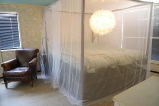 Hoeve Zorglust, luxe chalet voor vier personen met twee slaapkamers, balkon, bordes en tuin, met eventueel extra kinderen in tentje buiten - 1