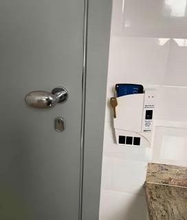 Apartamento a uma quadra da praia, com segurança 24 horas e serviços - 1