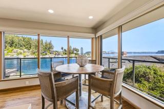 Luxury Waterfront Home walk to Downtown Gig Harbor - 2