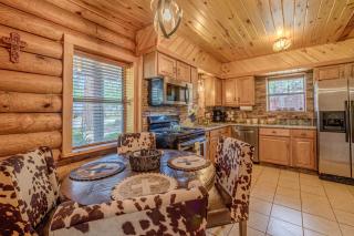 8 Mi to Ruidoso Downs! Family Cabin w/ Deck & Yard - 7