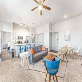 Serene 2BR king suite fast WiFi 8 min to Downtown - 1