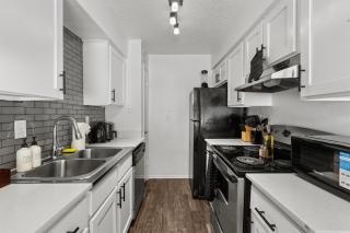 Chic and Cozy Zilker Park 2BR - Walkable & Stylish - 9