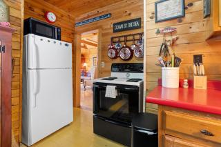 Capstone Cottage - Quintessential Cabin on Bay - 9