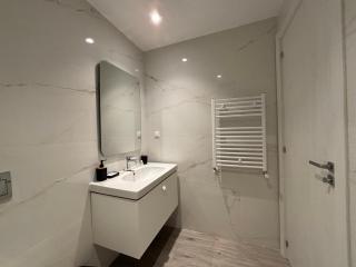 Malaga 2 Bright Luxury 1BR Central Location - 5