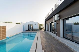 3-Bedroom Villa with Private Pool Studio - 8