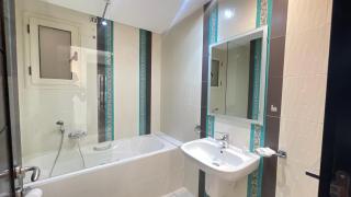 3BR Apt Parking · Bathtub · Lac 2 Tunis - 5