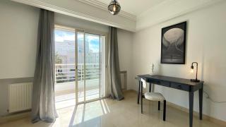 3BR Apt Parking · Bathtub · Lac 2 Tunis - 1