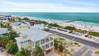 Beachview balconies with pool steps from the beach - 7