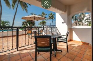 Amazing 2 BR Condo Overlooking the Pool - Romantic Zone - 0