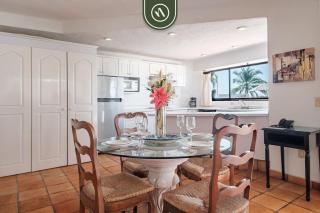 Amazing 2 BR Condo Overlooking the Pool - Romantic Zone - 5