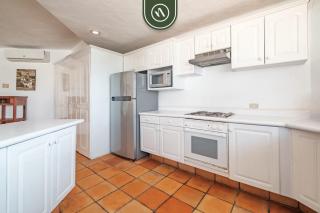 Amazing 2 BR Condo Overlooking the Pool - Romantic Zone - 1