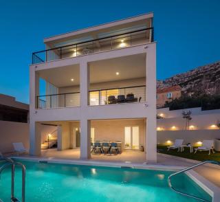Modern Villa Maris - with heated pool & sea view - 7