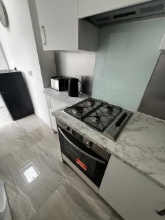 3 Bedroom Home Central Wolverhampton - 4
