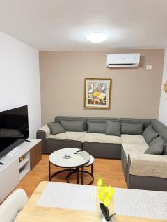 Cozy Central 2 Bedroom Apartment in Myslym Shyri - 8