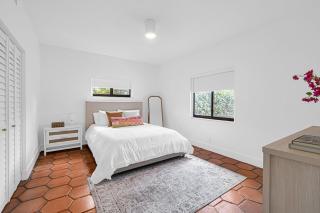 Casa Cascada in Coral Gables Area - 2