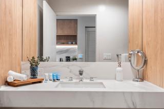 Prime Location Studio Steps from Top Attractions - 2