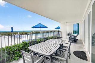 Luxurious first-floor condo with hot tub heated outdoor pool - near entertainment - 0