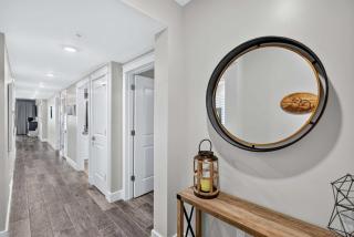 Luxurious first-floor condo with hot tub heated outdoor pool - near entertainment - 8