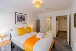 2-Bed Chatham Maritime Flat, Parking & Wine Cooler - 7