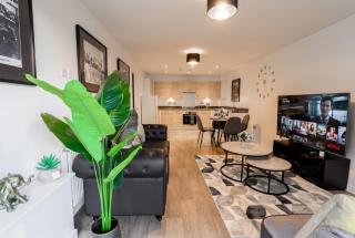 2-Bed Chatham Maritime Flat, Parking & Wine Cooler - 5