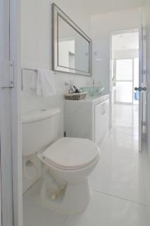 Modern Apartment, 5 Min airport, 10 Min Old Town - 4
