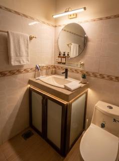 Luxurious Geometric Retreat - 1