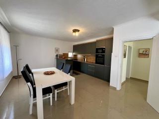 Monte Peak Cottage- Charming Country House-Central - 6