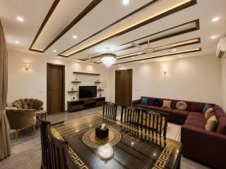 Multazam Heights, DHA Phase 8 - 3 Bedrooms Luxury Apartments - 5