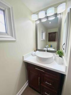 Home with Pool near Toronto downtown, Airport, BMO - 7