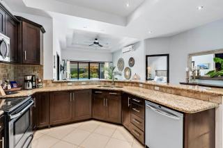 Luxury 4BR House with Private Pool next to the beach - 5