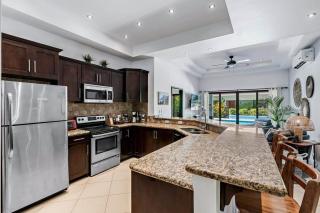 Luxury 4BR House with Private Pool next to the beach - 3