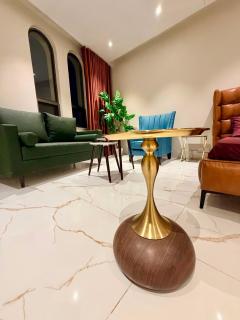 Modern indigo Studio Near MM Alam Gulberg Self Check IN - 9