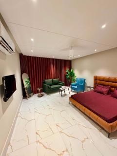 Modern indigo Studio Near MM Alam Gulberg Self Check IN - 8