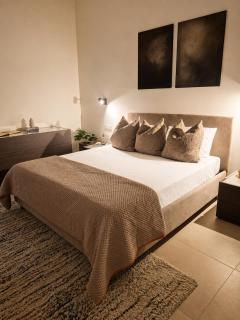 Modern Designer Apartment Private Yard - 6