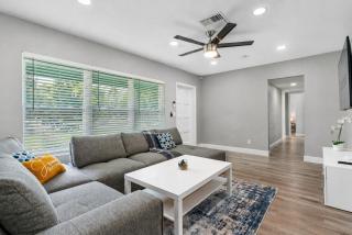 Sunny Haven House - Heated Pool Home Sleeps 10 Near Busch Gardens, Tampa - 3